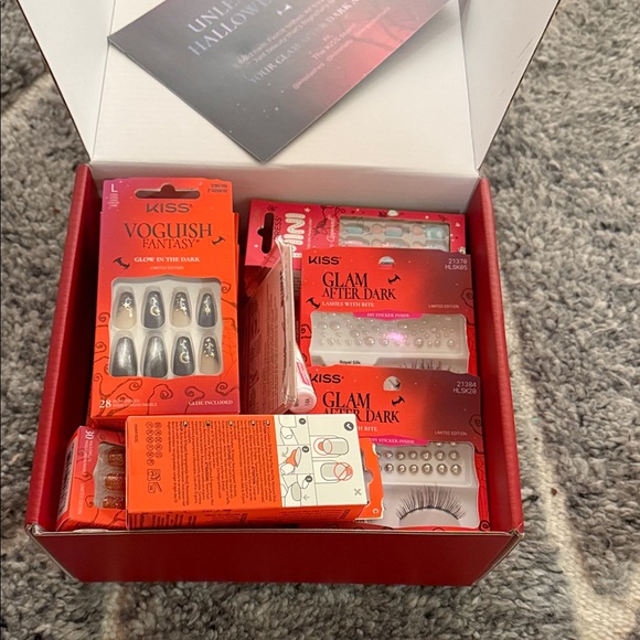 KISS BUNDLE Glam After Dark Nail and Lash Collection - Picture 1 of 2